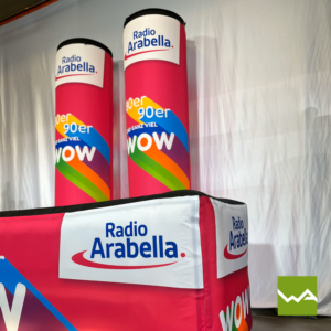Aufblasbare Theke und Werbesäule aufblasbar - Radio Arabella