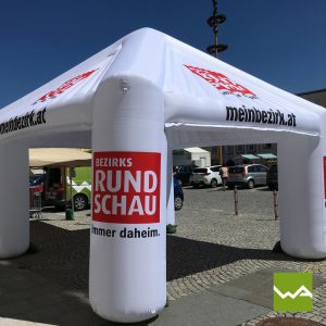 Zelt Bezirksrundschau am Hauptplatz in Freistadt