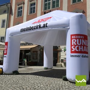 Zelt Bezirksrundschau am Hauptplatz in Freistadt 2