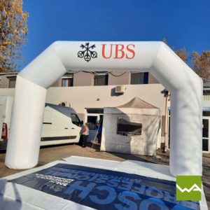 Aufblasbarer Werbebogen UBS