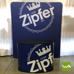 Werbewand mit Textilspannbezug und Promotiontheke Large - Zipfer