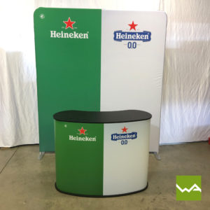 Werbewand mit Textilspannbezug und Lamellen Counter Large - Heineken