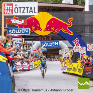 Werbeträger Endlosbanner für das Ötztal bei einem Radrennen