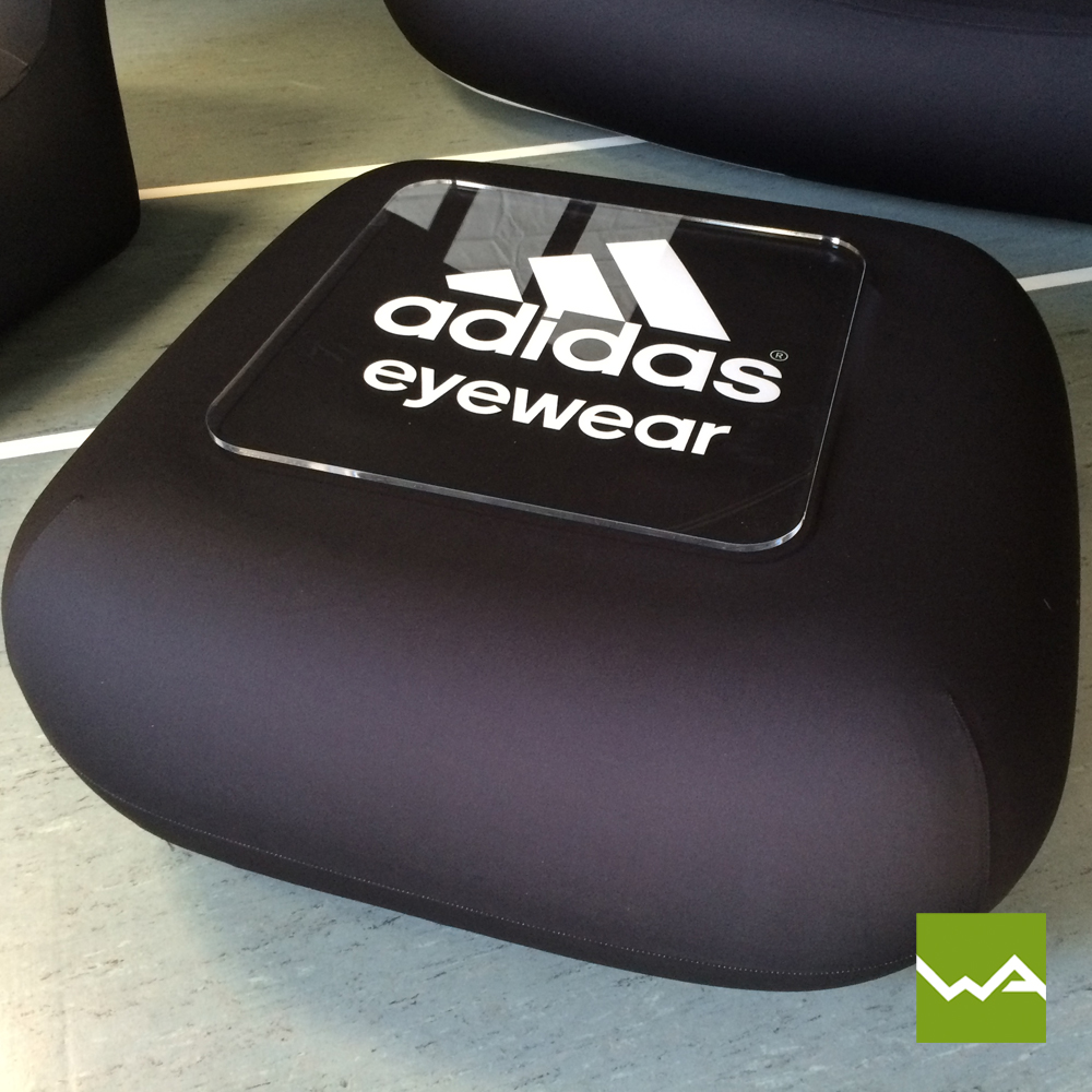 Aufblasbarer Tisch - FUGU Maki Table 1 - Die Werbearchitekten