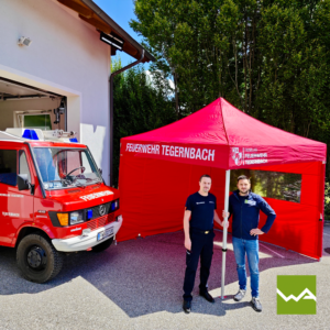 Feuerwehr Faltzelt bei der offiziellen Übergabe an die Feuerwehr Tegernbach