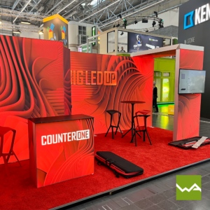 Musterbeispiel Messestand - BIGLEDUP Werbewand + Counter ONE