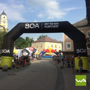 Luftdichte PNEU Werbeträger von BOA beim Mondsee Marathon