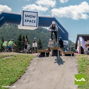 Aufblasbarer Werbebogen für Snow Space Flachau bei einem Radevent