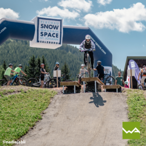 Aufblasbarer Werbebogen für Snow Space Flachau