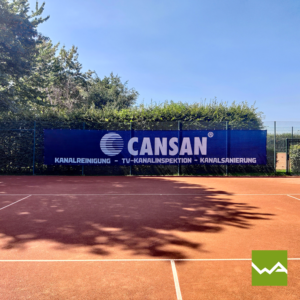 Tennisblenden für Cansan auf einem Tennisplatz