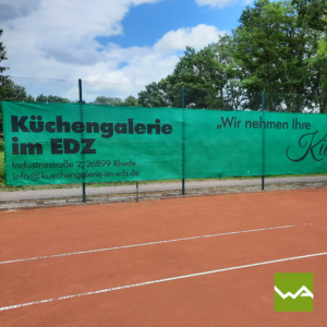 Tennisblenden für EDZ auf einem Tennisplatz