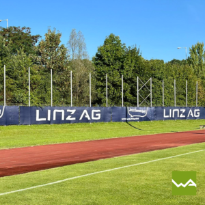 Tennisblenden für Linz AG auf einem Zaun