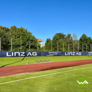 Tennisblenden für Linz AG auf einem Zaun