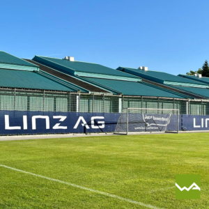 Tennisblenden für Linz AG auf einem Zaun