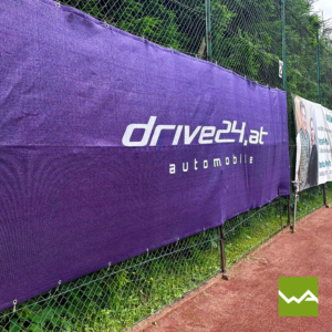 Tennisblenden für drive24 auf einem Tennisplatz